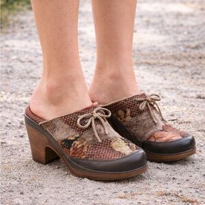 EUC CUTE WOMENS SIZE 8.5 KENZIE HEELED SLIP ONS